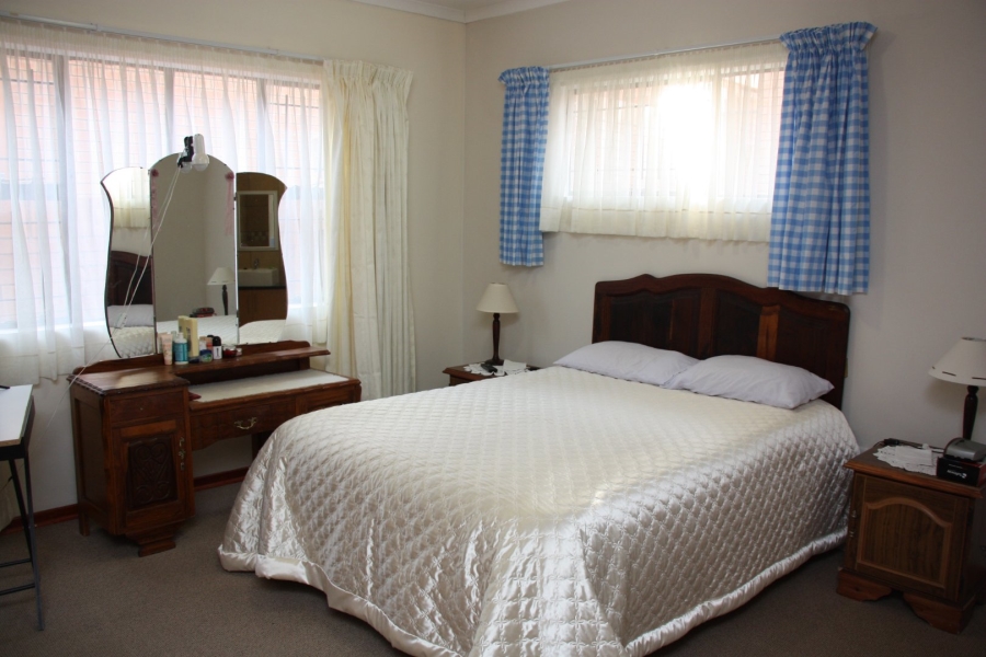 2 Bedroom Property for Sale in Langenhovenpark Free State